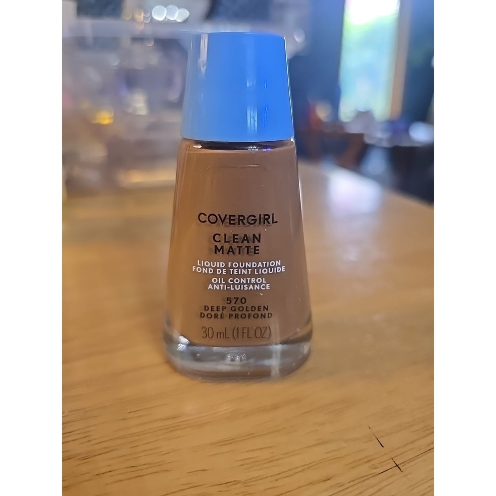 COVERGIRL Clean Matte Liquid Foundation # 570 Deep Golden
